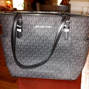 Michael Kors Jet set Tote NWT